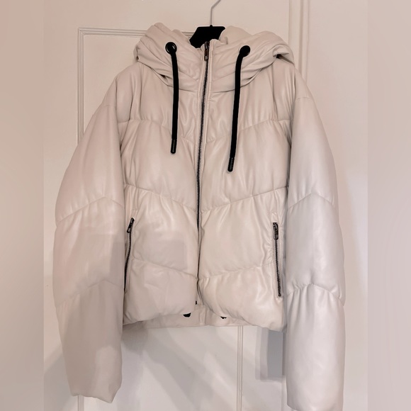 Zara Ecru Color Faux Leather Puffer Jacket. - Picture 3 of 7
